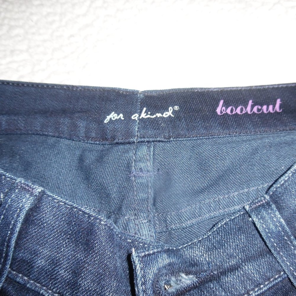 7 FOR ALL MANKIND JEANS. BOOTCUT. W-30.  NICE